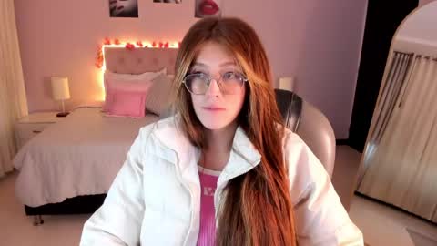 Snapshot of emily_warren__ chatting on 04/29/26, 08:04 emily_warren__ online show from 04/29/26, 08:04
