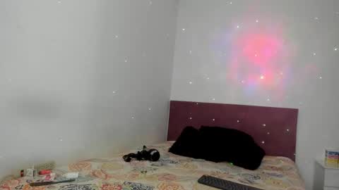 Snapshot of emily_white11 chatting on 12/18/25, 09:10 Emily online show from 12/18/25, 09:10