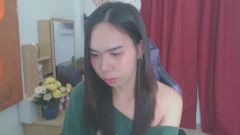 emily_xo143 online show from 05/07/26, 12:21