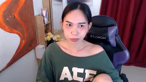 Snapshot of emily_xo143 chatting on 06/11/26, 11:41 emily_xo143 online show from 06/11/26, 11:41
