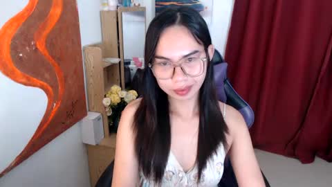 Snapshot of emily_xo143 chatting on 06/17/26, 05:32 emily_xo143 online show from 06/17/26, 05:32