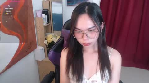 Snapshot of emily_xo143 chatting on 06/20/26, 02:42 emily_xo143 online show from 06/20/26, 02:42