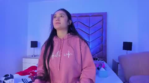 Emilyyy online show from 06/19/26, 02:10