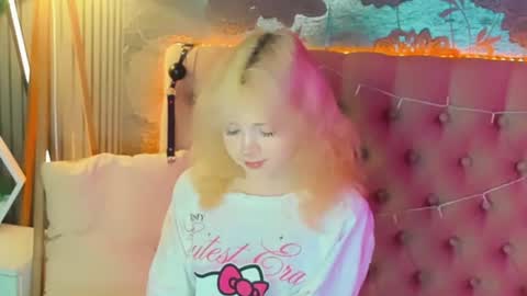 Snapshot of emilyangels chatting on 07/01/26, 06:04 Baby Emelli online show from 07/01/26, 06:04