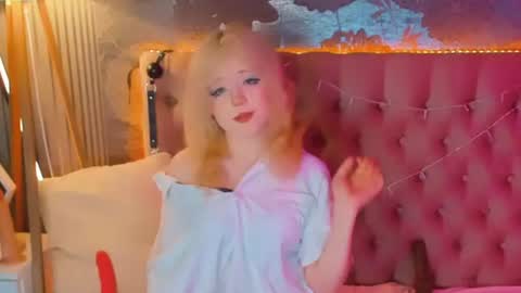 Snapshot of emilyangels chatting on 07/02/26, 06:30 Baby Emelli online show from 07/02/26, 06:30