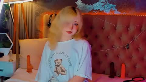 Snapshot of emilyangels chatting on 07/09/26, 06:50 Baby Emelli online show from 07/09/26, 06:50