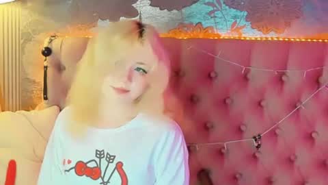 Snapshot of emilyangels chatting on 07/12/26, 06:37 Baby Emelli online show from 07/12/26, 06:37