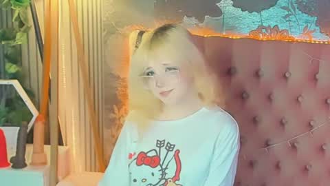 Snapshot of emilyangels chatting on 07/23/26, 08:01 Baby Emelli online show from 07/23/26, 08:01
