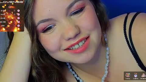 Snapshot of emilyart_ chatting on 12/22/24, 09:09 artist Emily online show from 12/22/24, 09:09