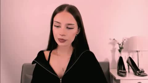 EmilyCharming online show from 05/11/26, 08:28