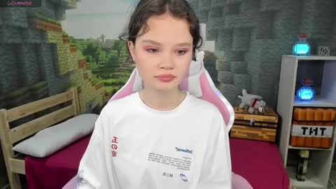 Snapshot of emilychaves chatting on 09/22/25, 11:18 Emilyhaves online show from 09/22/25, 11:18