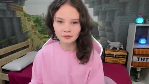 Snapshot of emilychaves chatting on 10/13/25, 06:19 Emilyhaves online show from 10/13/25, 06:19