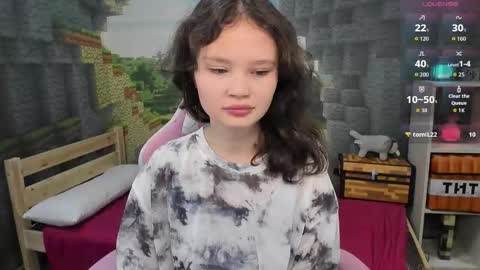 Snapshot of emilychaves chatting on 10/15/25, 05:13 Emilyhaves online show from 10/15/25, 05:13