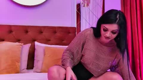 Snapshot of emilycolle_ chatting on 10/19/25, 04:24 Emily online show from 10/19/25, 04:24
