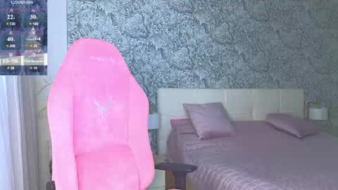 Snapshot of emilydancee chatting on 02/10/25, 01:22 emilydancee online show from 02/10/25, 01:22