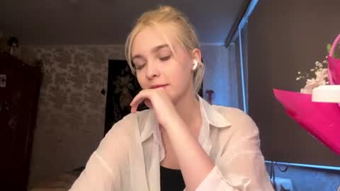 Snapshot of emilydelsol chatting on 07/06/26, 11:18 Anetta Anna online show from 07/06/26, 11:18