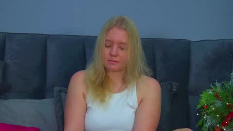 Snapshot of emilyevansen chatting on 12/05/25, 06:33 Emily online show from 12/05/25, 06:33