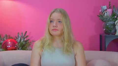 Snapshot of emilyevansen chatting on 12/15/25, 06:23 Emily online show from 12/15/25, 06:23