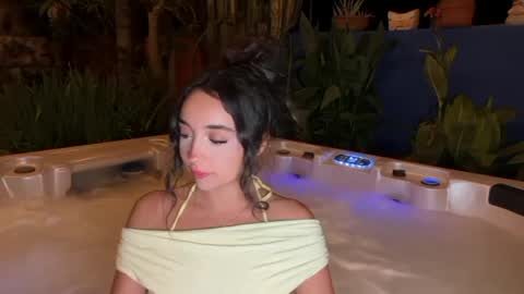 Snapshot of emilyfawn chatting on 04/16/26, 04:35 emilyfawn online show from 04/16/26, 04:35