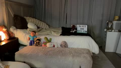 Snapshot of emilyfawn chatting on 05/24/26, 03:44 emilyfawn online show from 05/24/26, 03:44