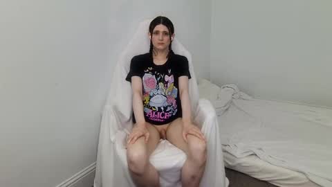 emilyfox5 online show from 11/18/25, 11:15