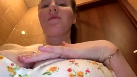 Snapshot of emilygibbes chatting on 05/06/26, 03:24 emilygibbes online show from 05/06/26, 03:24