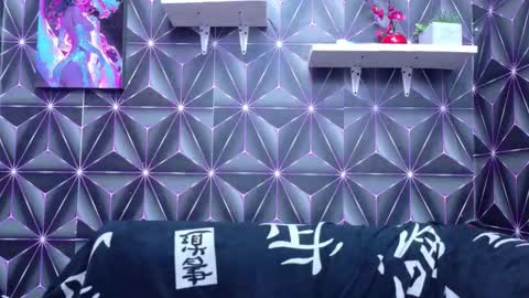 Snapshot of emilygrooe chatting on 12/13/25, 10:59 EMELY online show from 12/13/25, 10:59