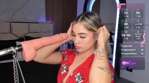 Snapshot of emilyhendrix_ chatting on 12/11/24, 12:44 Emily Hendrix online show from 12/11/24, 12:44