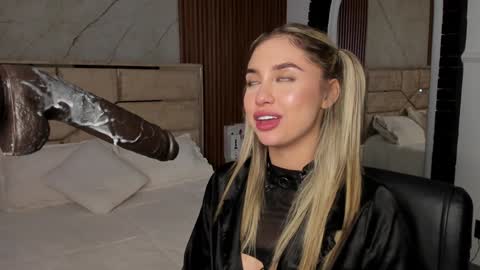 Snapshot of emilyhendrix_ chatting on 01/11/25, 05:10 Emily Hendrix online show from 01/11/25, 05:10