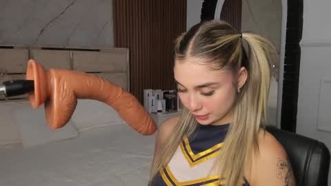 Snapshot of emilyhendrix_ chatting on 01/24/25, 08:43 Emily Hendrix online show from 01/24/25, 08:43