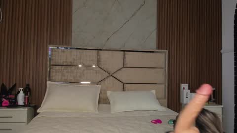 Snapshot of emilyhendrix_ chatting on 01/29/25, 11:46 Emily Hendrix online show from 01/29/25, 11:46