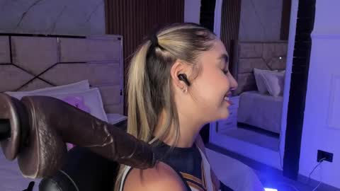 Emily Hendrix online show from 02/13/25, 12:02