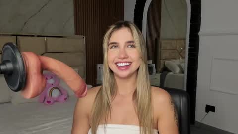 Snapshot of emilyhendrix_ chatting on 02/15/25, 08:54 Emily Hendrix online show from 02/15/25, 08:54