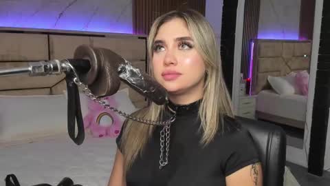 Snapshot of emilyhendrix_ chatting on 03/12/25, 11:12 Emily Hendrix online show from 03/12/25, 11:12