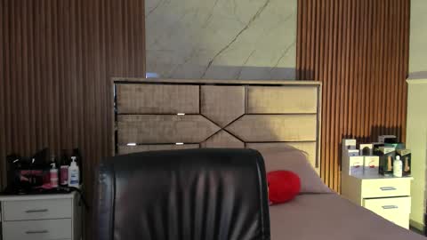 Snapshot of emilyhendrix_ chatting on 09/12/25, 07:58 Emily Hendrix online show from 09/12/25, 07:58