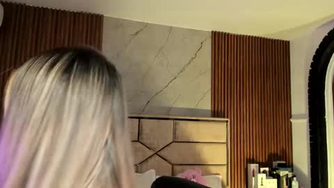 Emily Hendrix online show from 09/15/25, 08:09