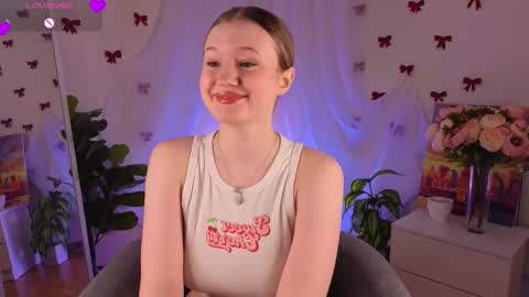 Snapshot of emilyhewell chatting on 02/26/26, 01:15 Emi online show from 02/26/26, 01:15