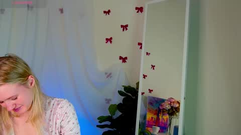 Snapshot of emilyhewell chatting on 03/16/26, 01:33 Emi online show from 03/16/26, 01:33
