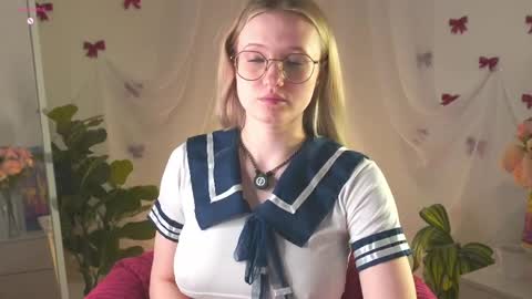 Snapshot of emilyhewell chatting on 04/01/26, 01:17 Emi online show from 04/01/26, 01:17