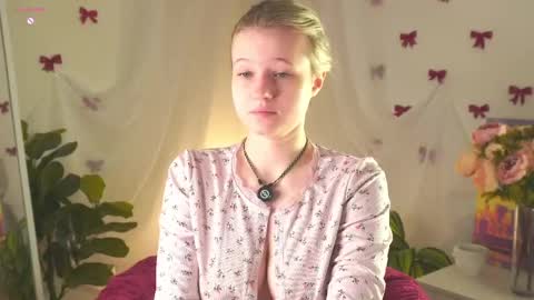 Snapshot of emilyhewell chatting on 04/05/26, 01:25 Emi online show from 04/05/26, 01:25