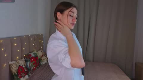 Snapshot of emilyhewell chatting on 04/19/26, 03:00 Emi online show from 04/19/26, 03:00