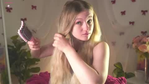 Snapshot of emilyhewell chatting on 05/11/26, 01:11 Emi online show from 05/11/26, 01:11