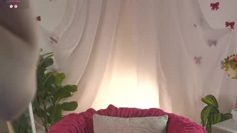 Snapshot of emilyhewell chatting on 05/24/26, 01:10 Emi online show from 05/24/26, 01:10