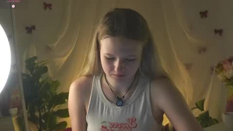 Snapshot of emilyhewell chatting on 05/29/26, 03:48 Emi online show from 05/29/26, 03:48