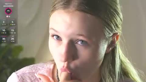 Snapshot of emilyhewell chatting on 06/13/26, 11:35 Emi online show from 06/13/26, 11:35