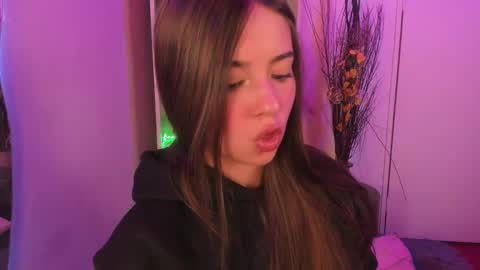 VALEEEN online show from 12/19/24, 06:56