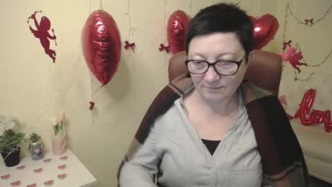 Snapshot of emilyl0vee chatting on 02/02/26, 06:39 Emily online show from 02/02/26, 06:39