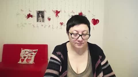 Snapshot of emilyl0vee chatting on 02/14/26, 06:43 Emily online show from 02/14/26, 06:43