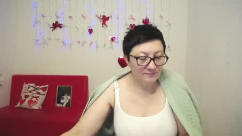 Snapshot of emilyl0vee chatting on 02/15/26, 06:15 Emily online show from 02/15/26, 06:15