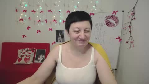 Snapshot of emilyl0vee chatting on 02/17/26, 08:04 Emily online show from 02/17/26, 08:04